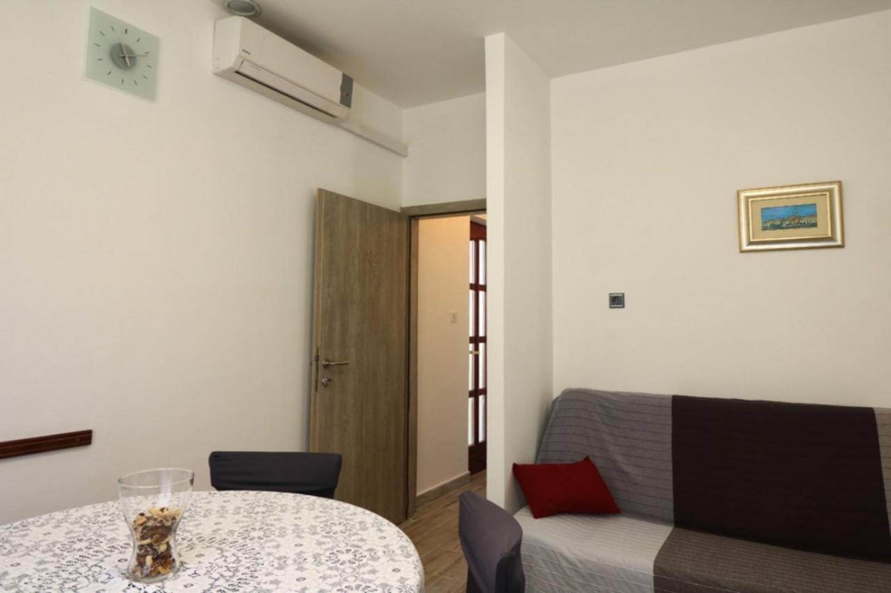 Apartmani Mikin Betina  Bagian luar foto