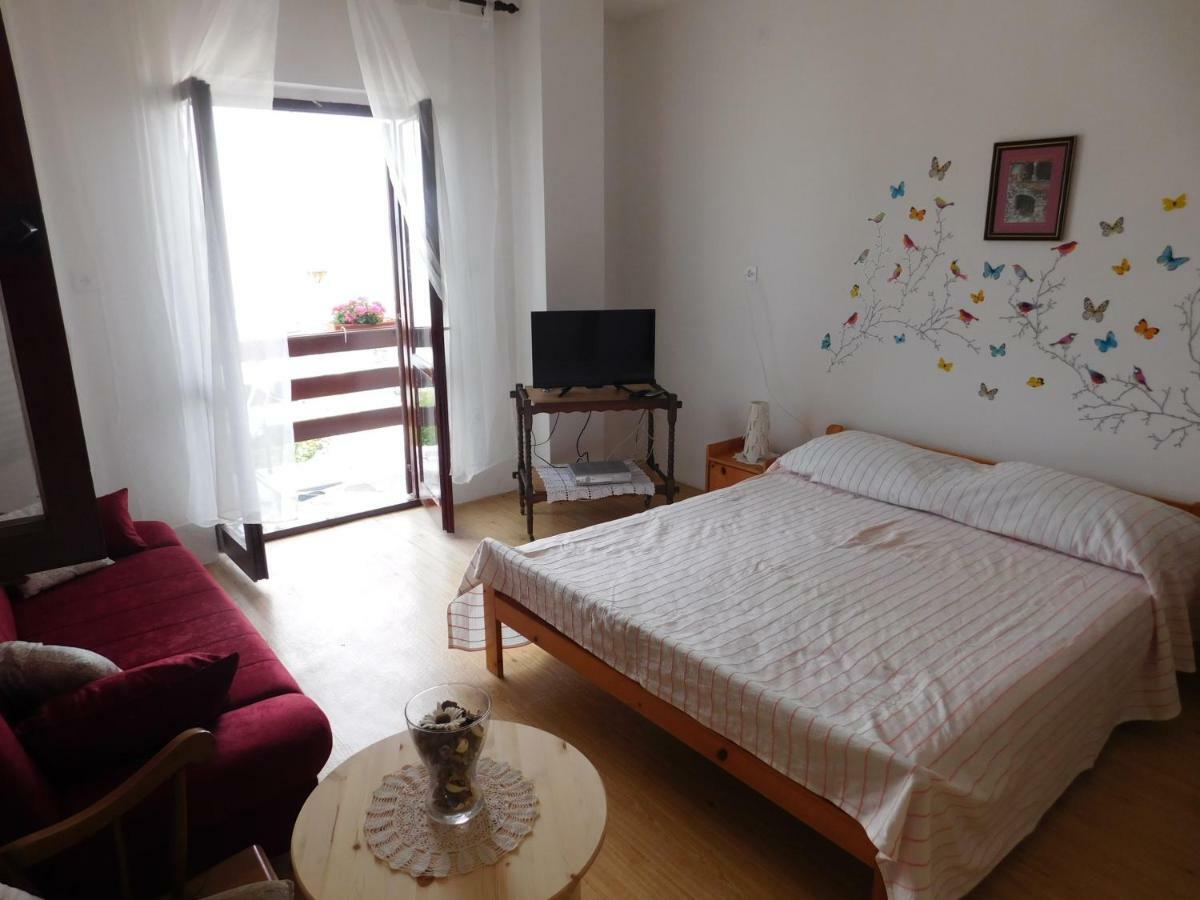 Apartmani Mikin Betina  Bagian luar foto
