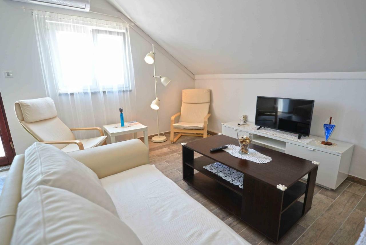 Apartmani Mikin Betina  Bagian luar foto